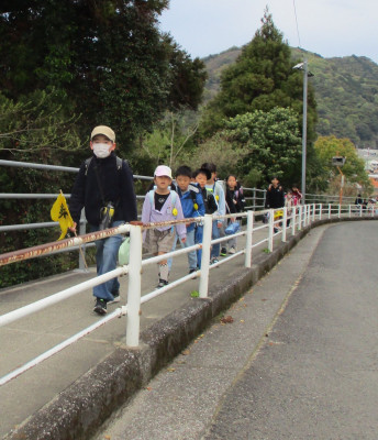 朝の登校 (1)