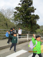 朝の登校 (3)