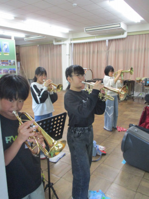 金管バンドの練習風景 (2)