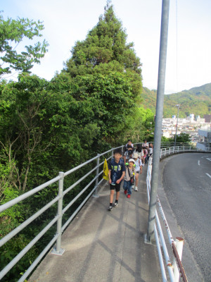 朝の登校 (2)