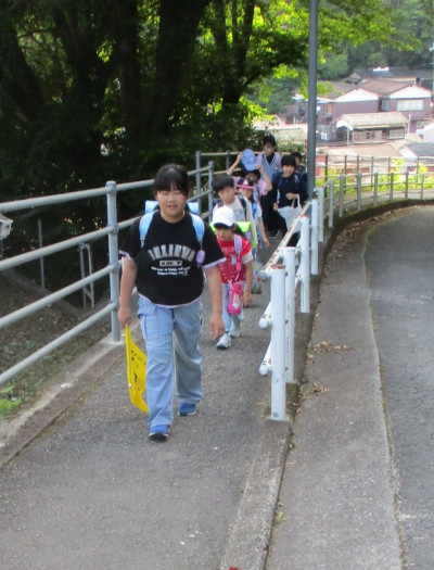 朝の登校 (4)
