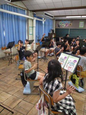 4年1組音楽小川先生 (4)