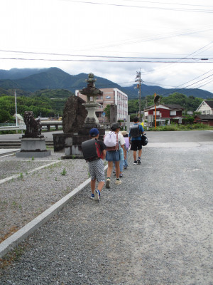 集団登校／八幡神社拭き (5)