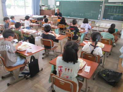 1年2組給食