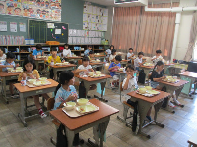 2年生給食 (1)